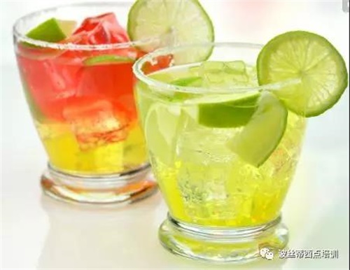煙臺(tái)波絲蒂學(xué)校7月22日時(shí)尚冰品冷飲咖啡班開課啦！