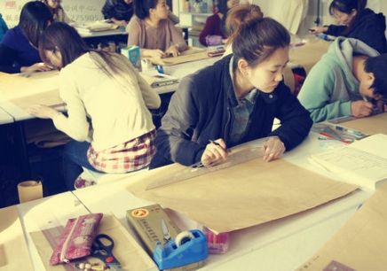 秦皇島服裝設(shè)計學(xué)校哪家好？