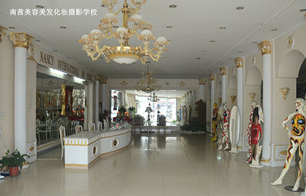 去青島化妝學(xué)校學(xué)化妝多久能學(xué)會(huì)？