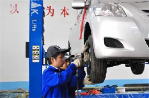 開封汽修學(xué)校有汽車整形技術(shù)專業(yè)嗎？就業(yè)前景好不好？
