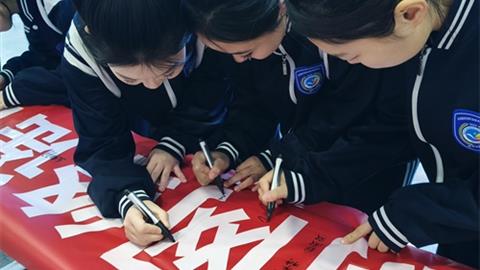 抵制網(wǎng)絡(luò)謠言 共建清朗校園——豐潤綜合職教中心舉報辟謠進校園活動圓滿落幕